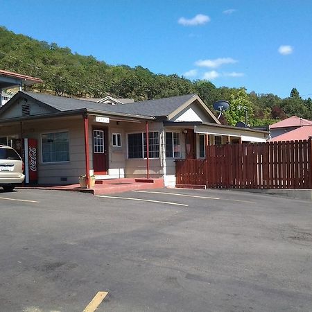 Roseburg Inn Екстер'єр фото